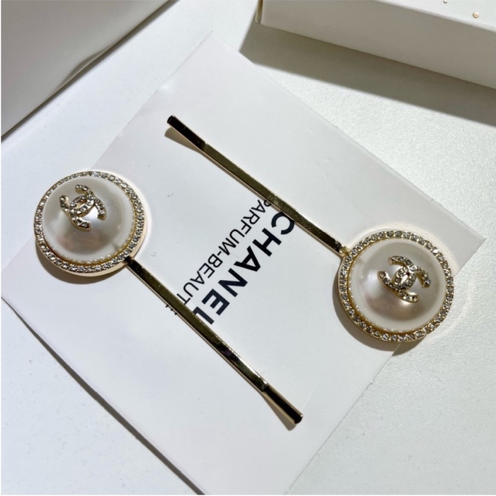 Chanel N°5 gift Gold & White Hair Pins